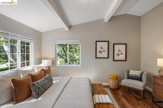 2343 Mastlands Dr, Oakland, CA 94611