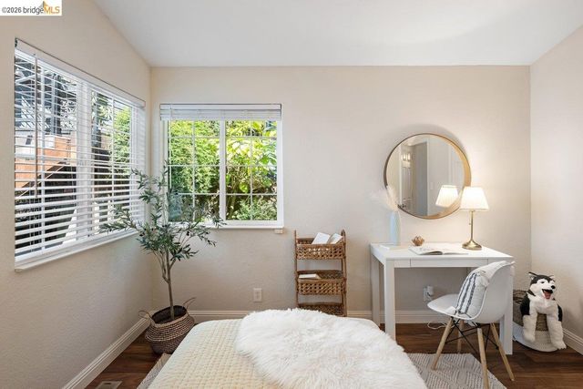 2343 Mastlands Dr, Oakland, CA 94611