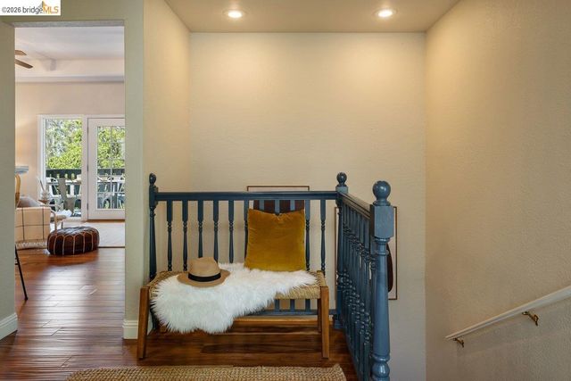 2343 Mastlands Dr, Oakland, CA 94611