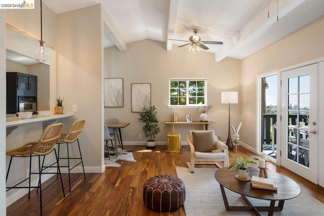 2343 Mastlands Dr, Oakland, CA 94611