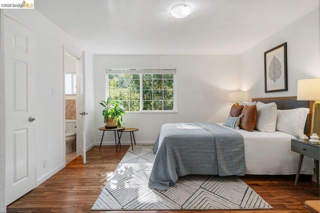 2343 Mastlands Dr, Oakland, CA 94611