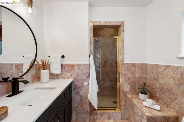 2343 Mastlands Dr, Oakland, CA 94611