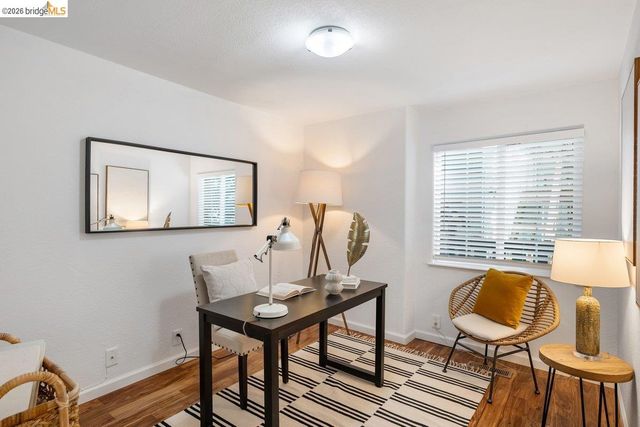 2343 Mastlands Dr, Oakland, CA 94611