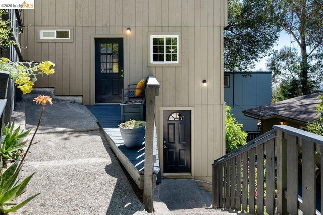 2343 Mastlands Dr, Oakland, CA 94611