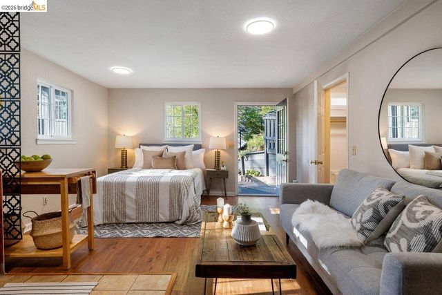 2343 Mastlands Dr, Oakland, CA 94611
