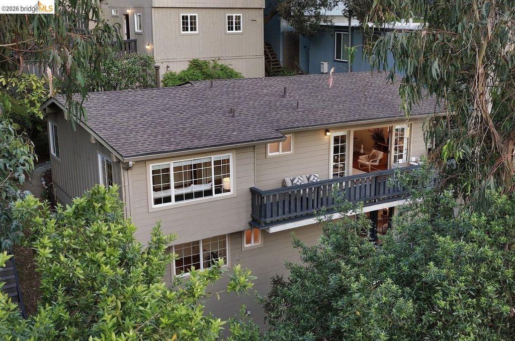 2343 Mastlands Dr, Oakland, CA 94611