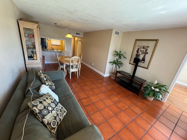 15710 E Waterside Cir 101, Sunrise, FL 33326