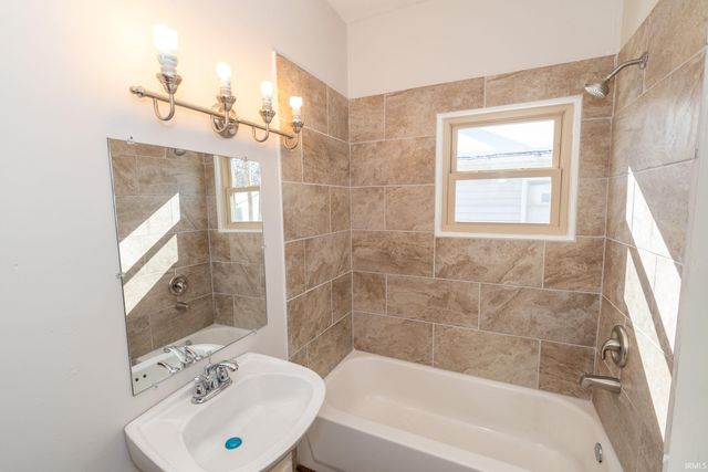 925 Sancome Avenue, South Bend, IN 46628