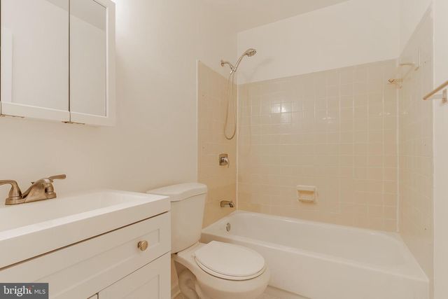 3840 PERSIMMON CIR, Fairfax, VA 22031