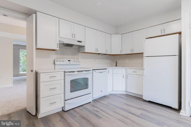 3840 PERSIMMON CIR, Fairfax, VA 22031