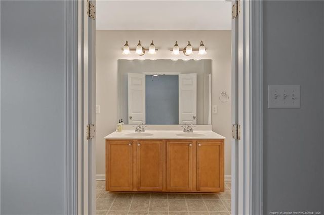 185 Oakmount Drive, Raeford, NC 28376