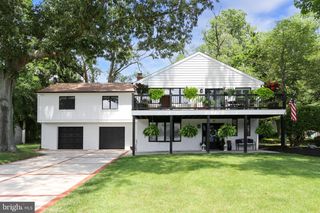 18 E BERKLEY ST, Linwood, NJ 08221