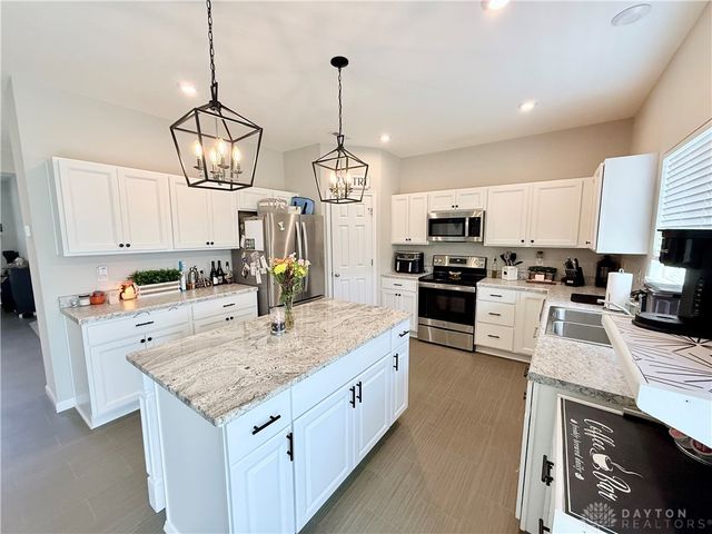 530 E Westbrook Road, Brookville, OH 45309