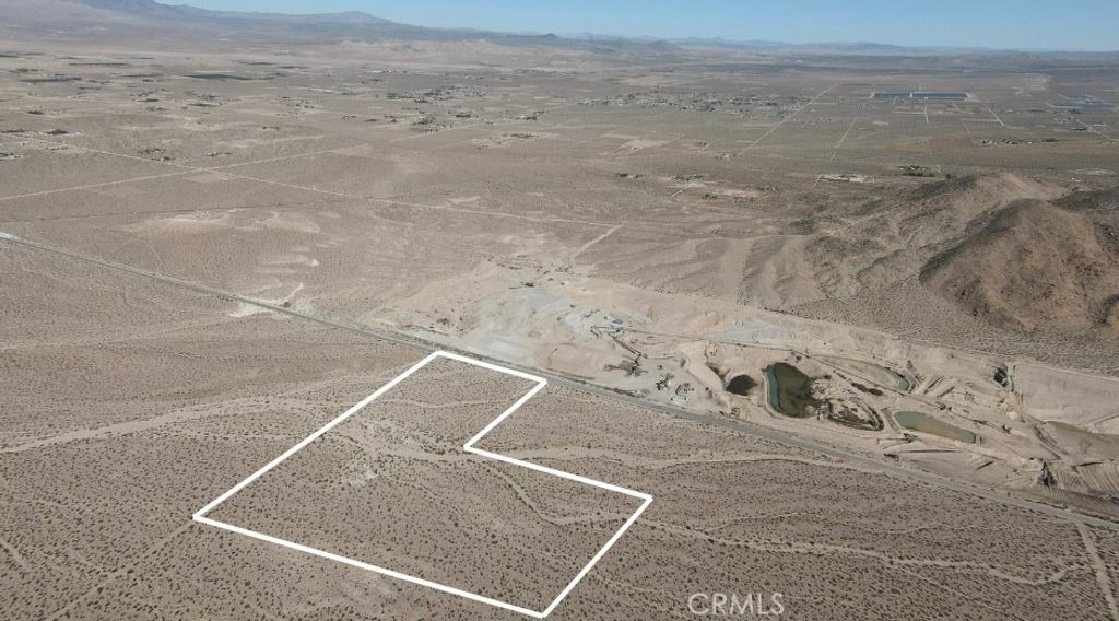 Image 8 of property listing at 8840 Meridian, Lucerne Valley, CA 92356