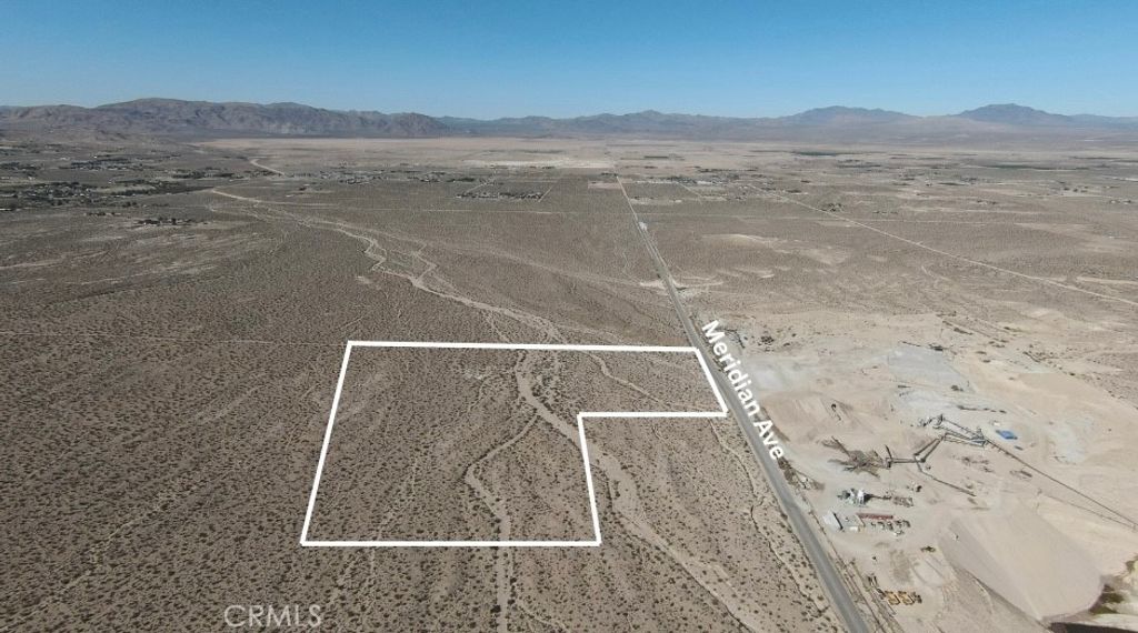 Image 9 of property listing at 8840 Meridian, Lucerne Valley, CA 92356
