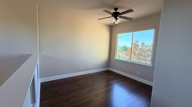 5284 W King Fisher Ln, Fresno, CA 93722