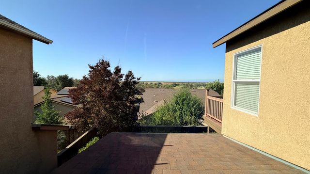 5284 W King Fisher Ln, Fresno, CA 93722