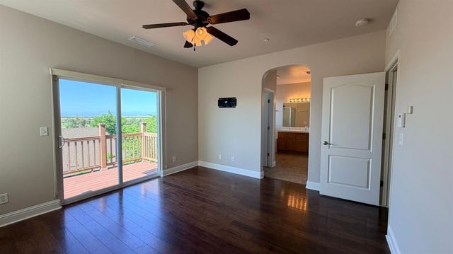 5284 W King Fisher Ln, Fresno, CA 93722