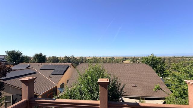 5284 W King Fisher Ln, Fresno, CA 93722