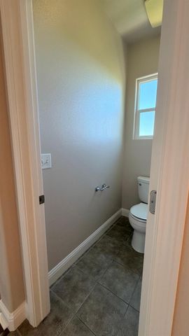 5284 W King Fisher Ln, Fresno, CA 93722