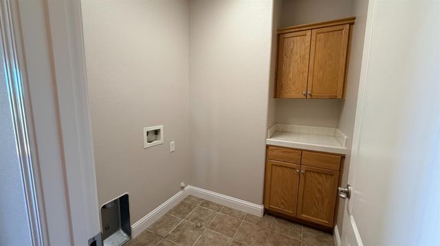 5284 W King Fisher Ln, Fresno, CA 93722