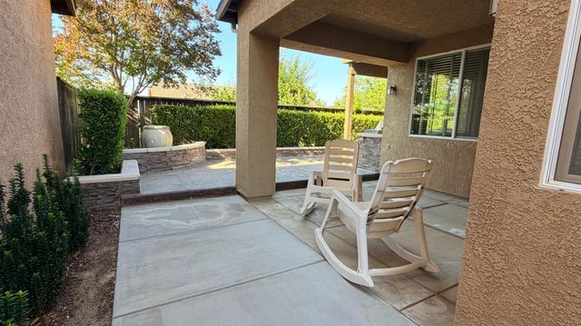 5284 W King Fisher Ln, Fresno, CA 93722