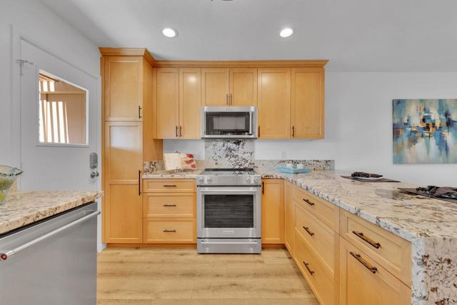 6050 Henderson 9, La Mesa, CA 91942