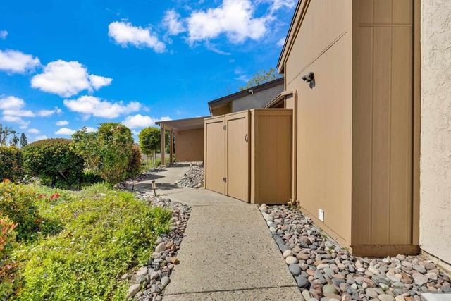 6050 Henderson 9, La Mesa, CA 91942