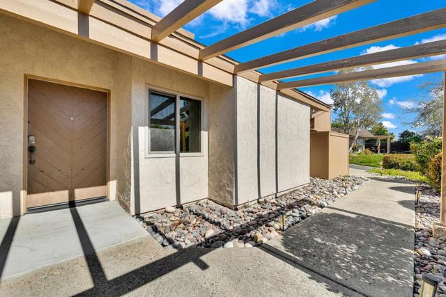 6050 Henderson 9, La Mesa, CA 91942