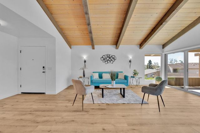 6050 Henderson 9, La Mesa, CA 91942