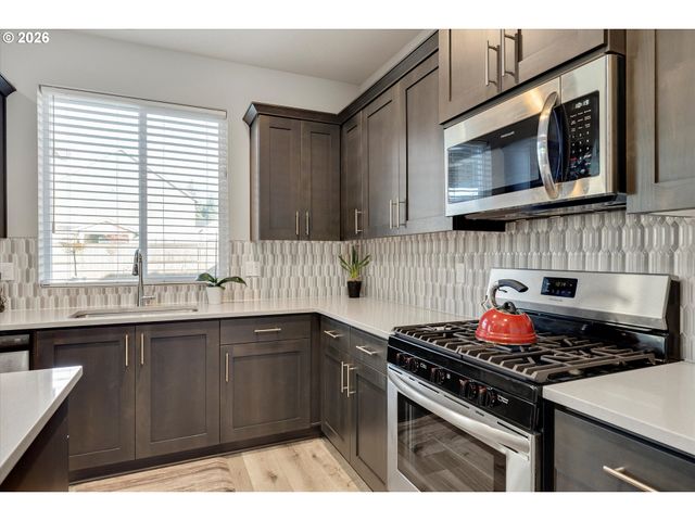 282 W 17TH St, Lafayette, OR 97127