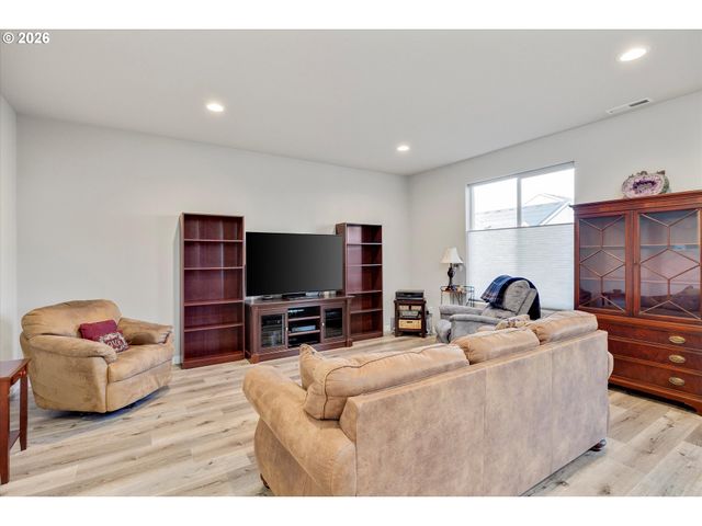 282 W 17TH St, Lafayette, OR 97127