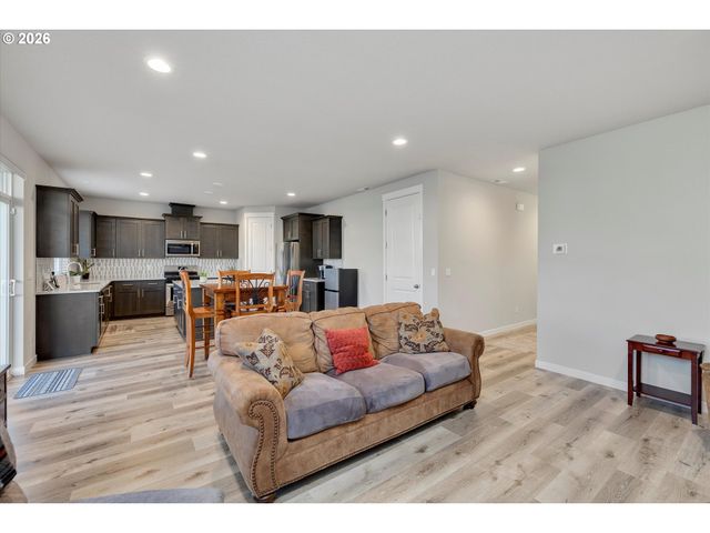 282 W 17TH St, Lafayette, OR 97127