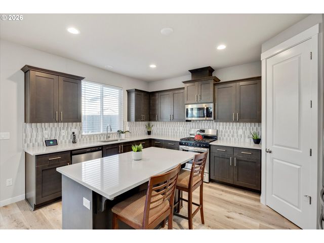 282 W 17TH St, Lafayette, OR 97127