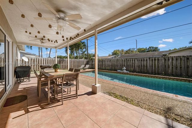 9650 NW 24th St, Sunrise, FL 33322