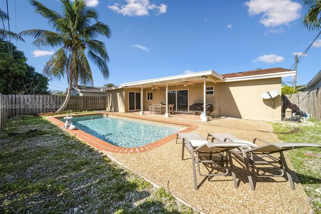 9650 NW 24th St, Sunrise, FL 33322