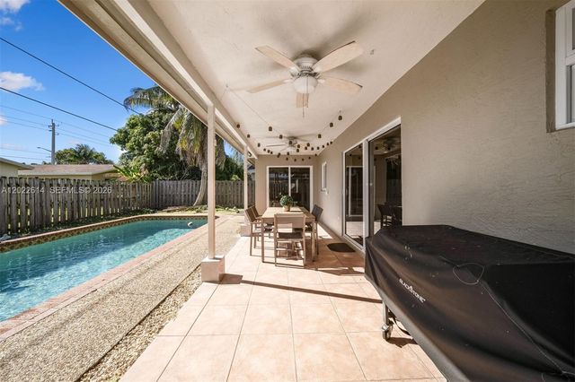 9650 NW 24th St, Sunrise, FL 33322
