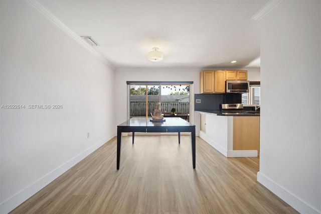 9650 NW 24th St, Sunrise, FL 33322