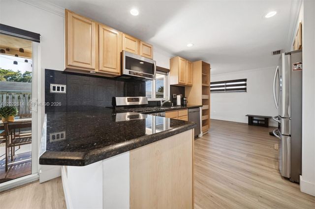 9650 NW 24th St, Sunrise, FL 33322