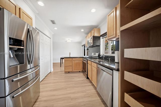 9650 NW 24th St, Sunrise, FL 33322