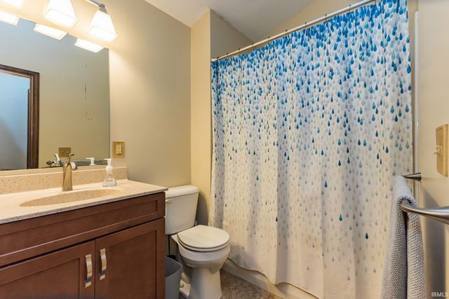 2504 W Sun Valley Parkway, Muncie, IN 47303