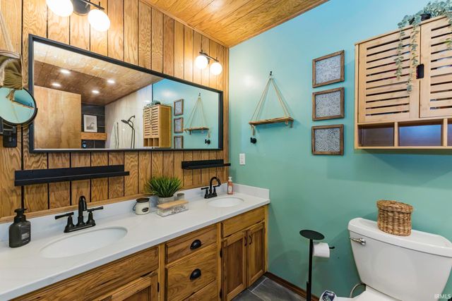 2504 W Sun Valley Parkway, Muncie, IN 47303