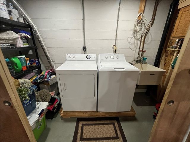 537 MONTROYALE Drive, Erie, PA 16504