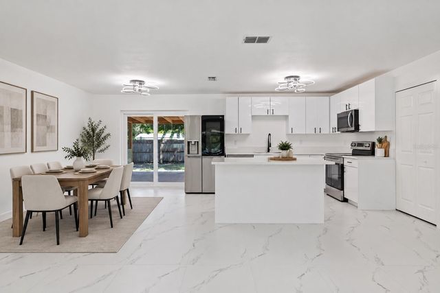 8125 N SOCRUM LOOP ROAD, Lakeland, FL 33809