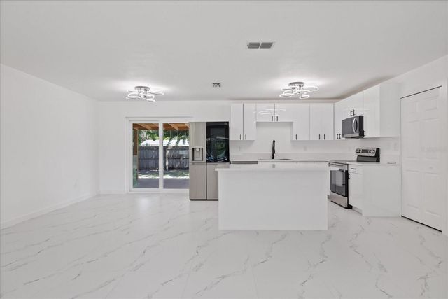 8125 N SOCRUM LOOP ROAD, Lakeland, FL 33809