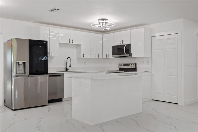 8125 N SOCRUM LOOP ROAD, Lakeland, FL 33809