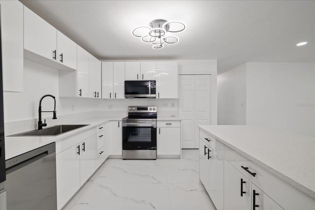 8125 N SOCRUM LOOP ROAD, Lakeland, FL 33809