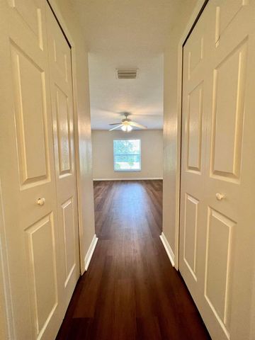 532 SW Kabot Avenue, Port St Lucie, FL 34953