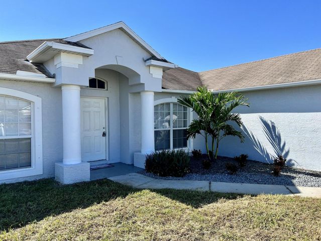 532 SW Kabot Avenue, Port St Lucie, FL 34953