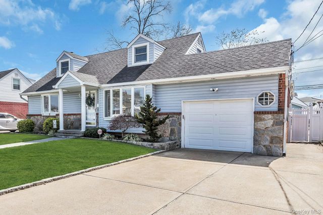 991 Ferngate Drive, Franklin Square, NY 11010